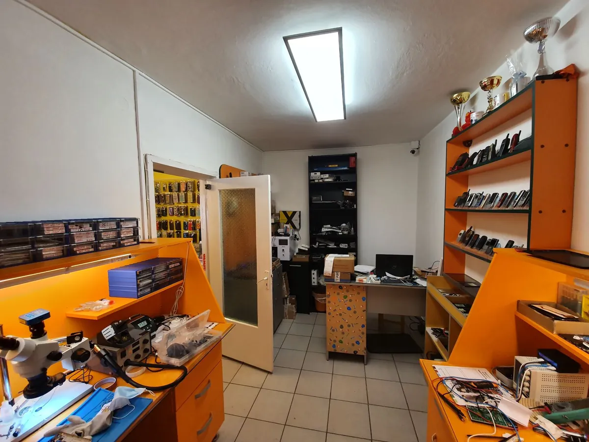 Al doilea banc de lucru din atelierul MODEM